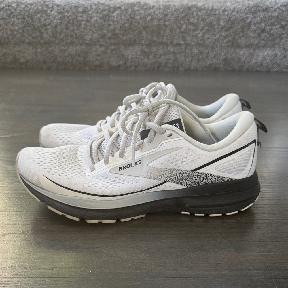 Brooks Women's White and Black Athletic Shoes